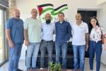  استقبل رئيس بلدية بيرزيت بالانابة السيد ذياب الاشعل وفد من جمعية صمود للتراث الفلسطيني الممثلة بمدير الجمعية /السيد كمال ابو عواد ويرافقه السيد محمود عمر ابو عواد /عضو الجمعية لمناقشة احتياجات الجمعية ودعم البلدية لها لتطوير الجمعية التي تخدم فئة الشباب والشابات في  البلدة لتجسيد التراث والدبكة الشعبية الفلسطينية.ويزامنها حضور المواطن  السيد نزار شاهين والسيدة رانيا شاهين . ورحب الاشعل بابن بيرزيت السيد منيب موسى ابو عواد لقدومه من الولايات المتحدة الامريكيه بزيارة الوطن 