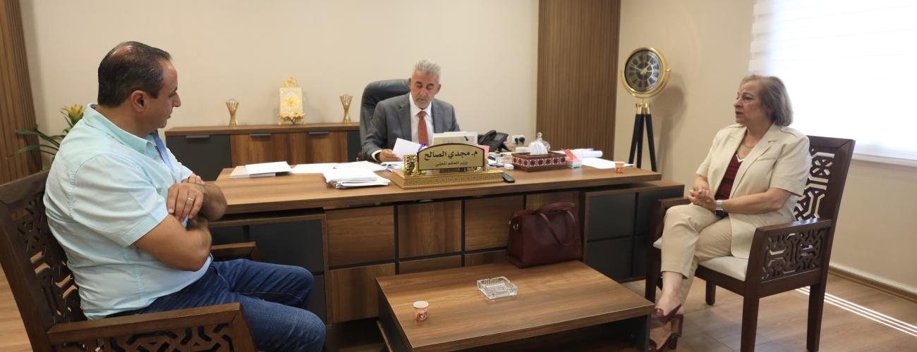 الثلاثاء 18-7-2023 اجتمعت رئيس بلدية بيرزيت السيدة ديانا صايج ناصر وعضو المجلس البلدي فراس بربار مع معالي وزير الحكم المحلي د. مجدي الصالح واطلعوه على وضع البلدية ومشاريعها القائمة والمستقبلية، وامكانية دعم بعضها، والديون المستحقة، وامكانية جباية ضريبة الاملاك لصالح البلدية، ومشكلة مكب النفايات وامور اخرى ادارية وفنية. وكان الاجتماع ايجابيا وواعدا.