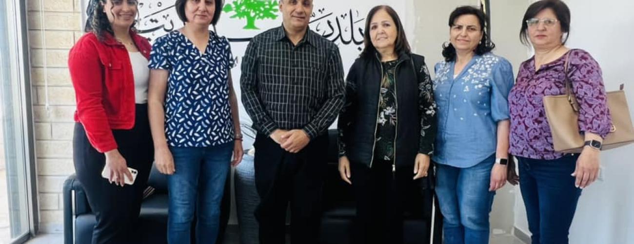 وفد من جمعية سيدات بيرزيت الخيرية تهنئة رئيس بلدية بيرزيت باستلام مهامه 