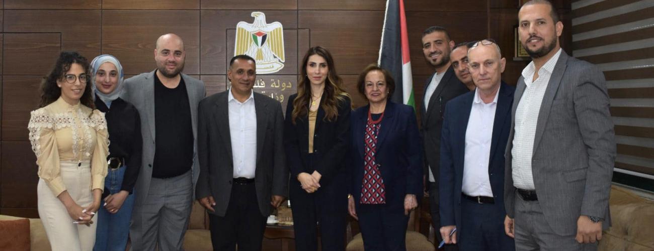 ضمن احتياجات المدينه والعمل على تطويرها بالمراكز التعليمية المهنية المتطورة التي تخدم فئة الشباب .