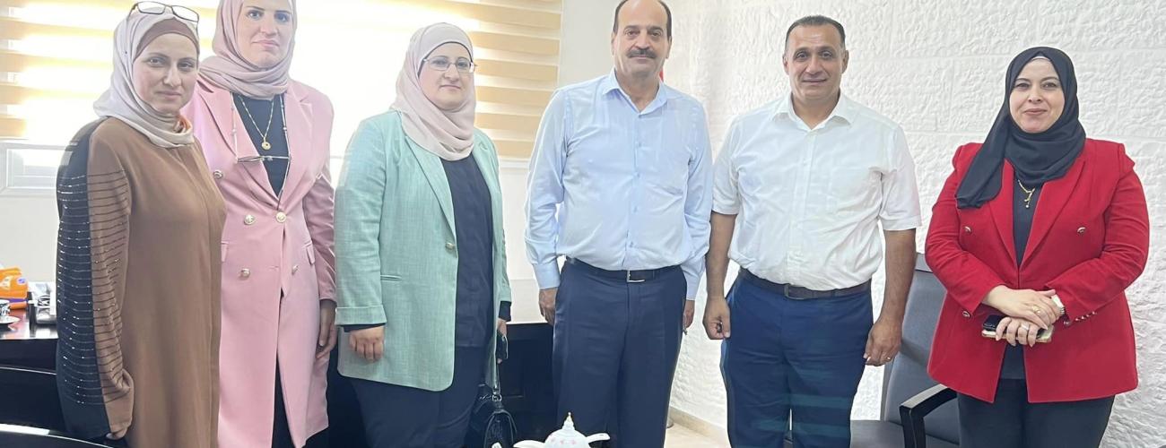 تهنئة رئيس البلدية نضال شاهين لمدير مديرية التربية والتعليم مكتب بيرزيت لتعينه مدير عام 
