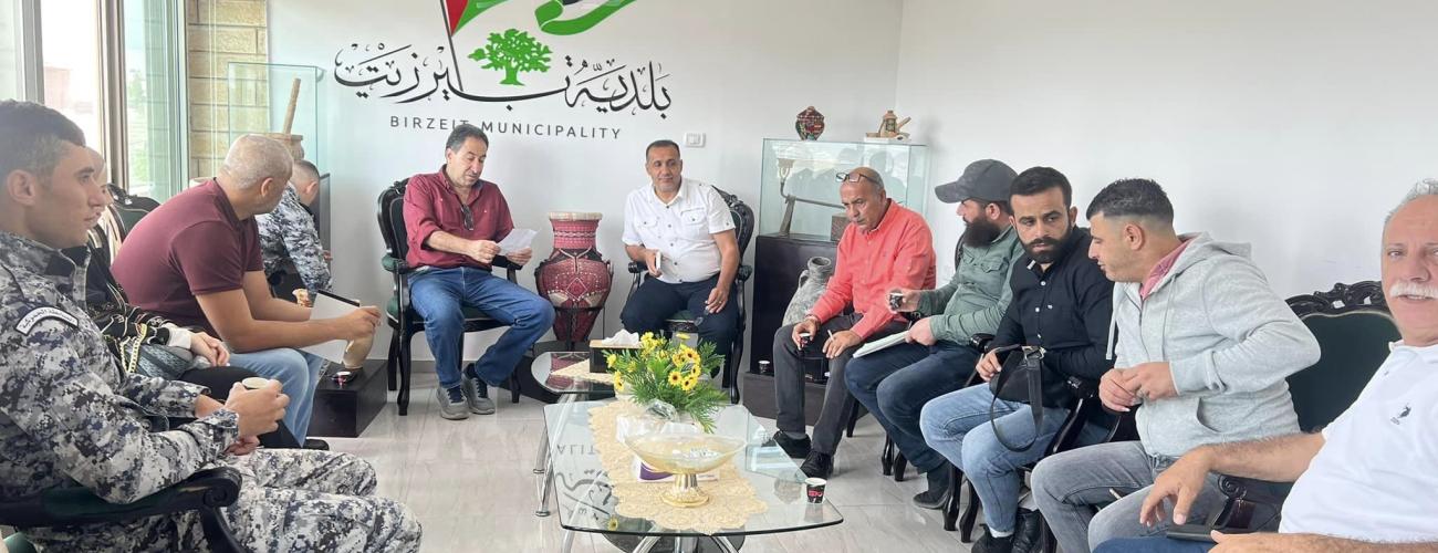 لجنة الصحة والسلامة لمحافظة رام الله والبيرة تواصل جولاتها التفقدية الدورية على كافة المحلات التجارية لضمان التزامها بتعليمات واجراءات الصحة والسلامة العامة