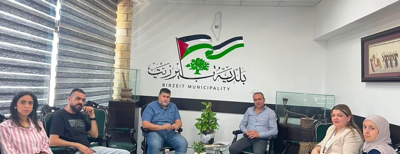 بلدية بيرزيت والكلية العصرية الجامعية تبحثان تعزيز التعاون